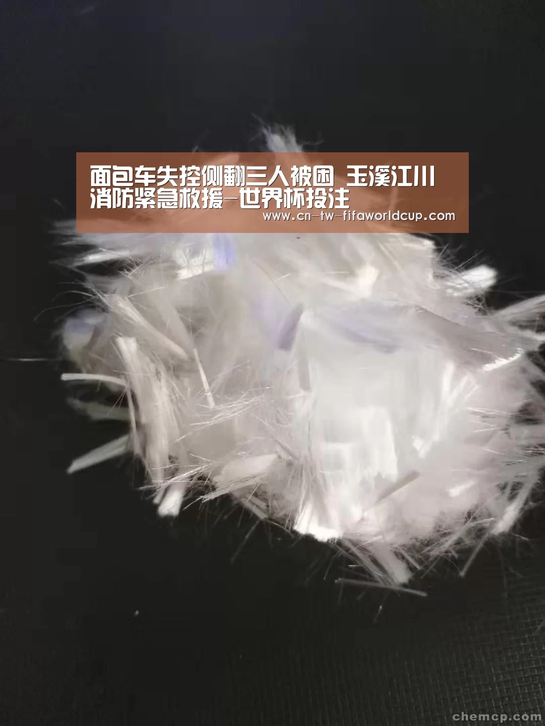 面包车失控侧翻三人被困 玉溪江川消防紧急救援-世界杯投注(图2) 世界杯投注